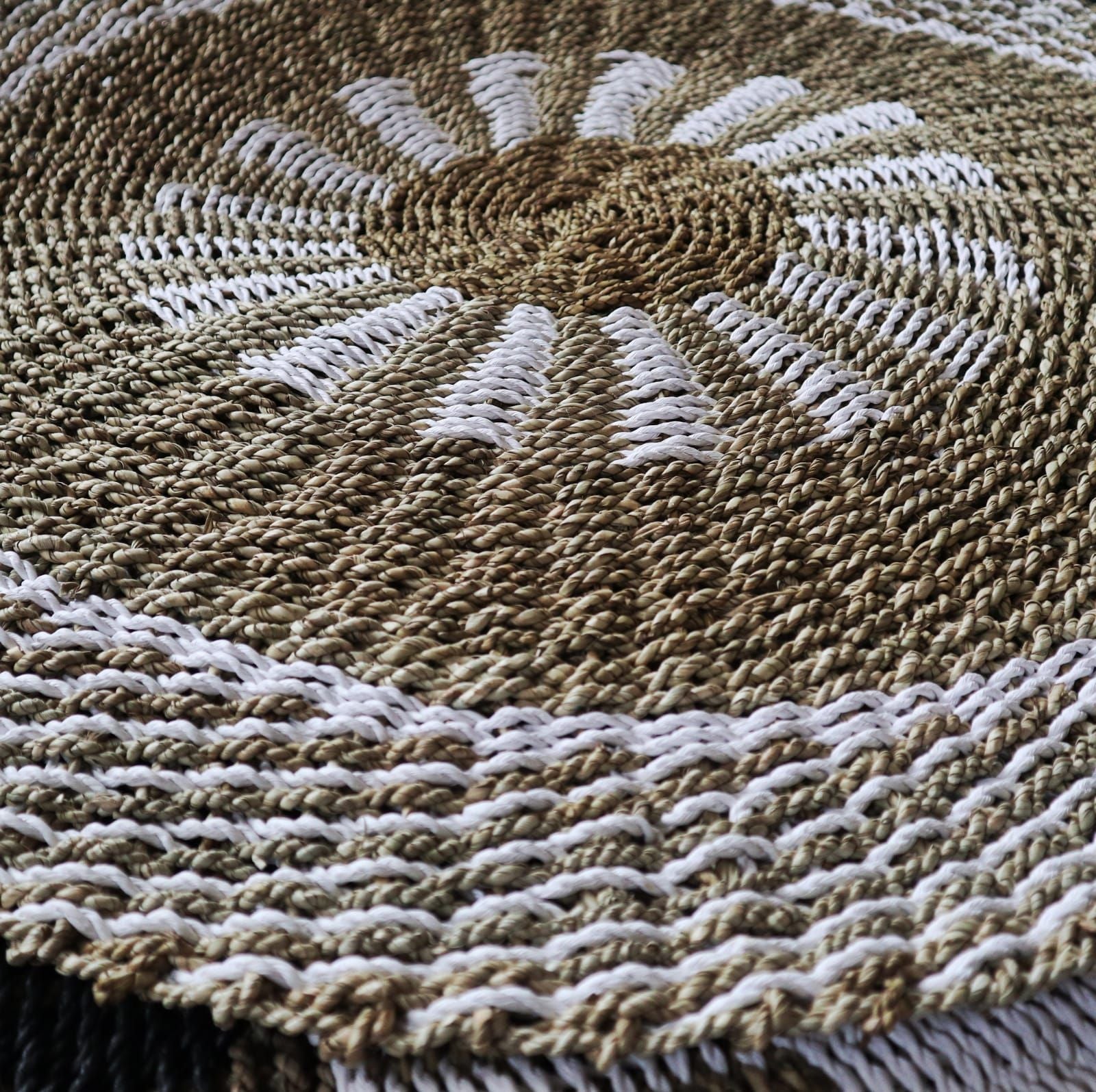 Seagrass Round Seagrass White Tan Sun 1m